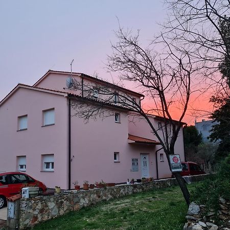 Apartment Nora Near The Beach Pula Exterior foto