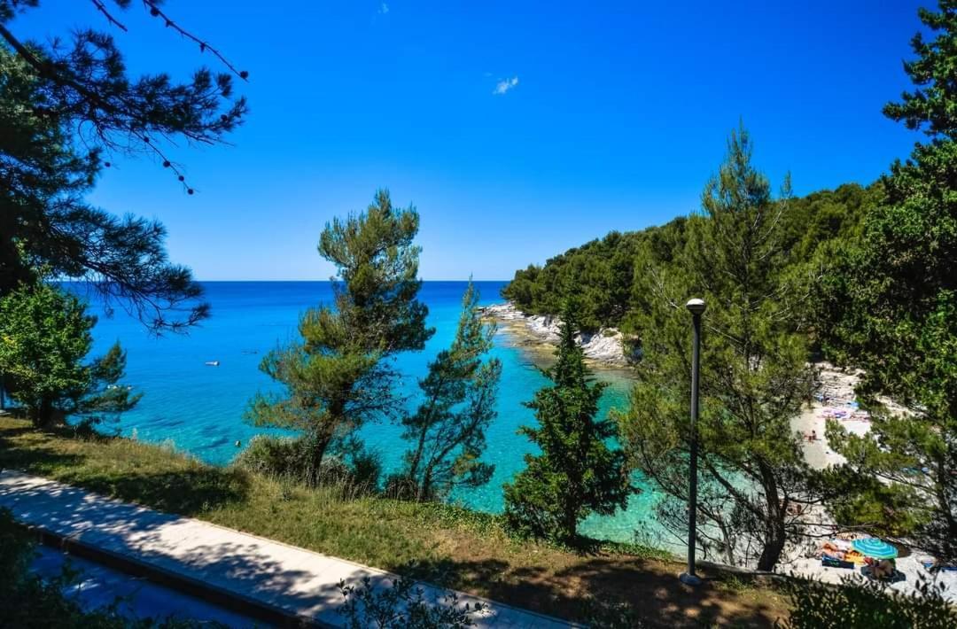 Apartment Nora Near The Beach Pula Exterior foto