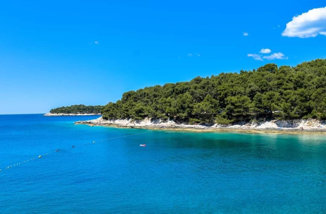 Apartment Nora Near The Beach Pula Exterior foto