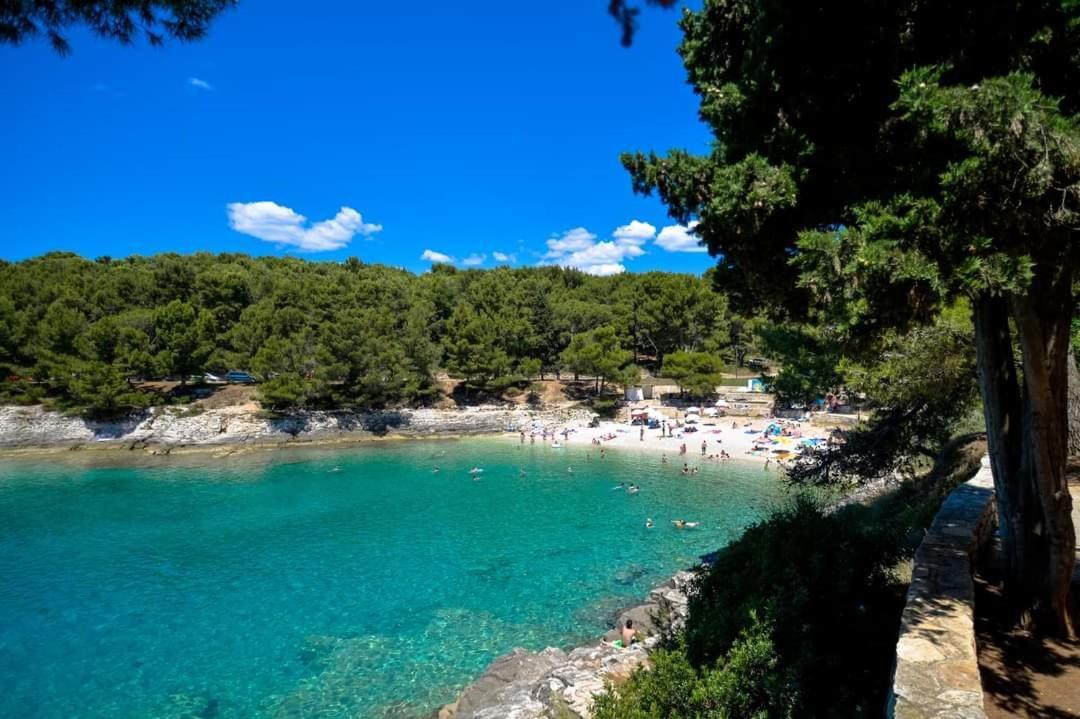 Apartment Nora Near The Beach Pula Exterior foto